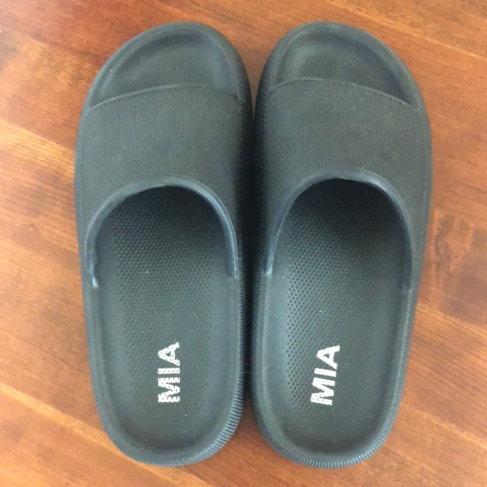 Mia slides for women. New w/out tags ~ Black ~ Size 10